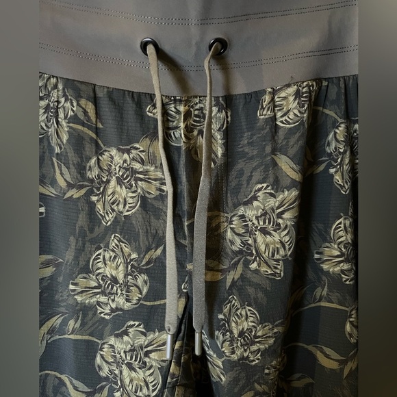 Athleta Trekkie North Printed Jogger Size 2X In Firma Floral Olive - Picture 10 of 14